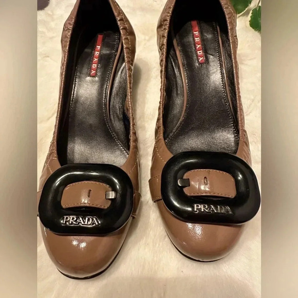 Prada patent leather buckle pumps size 38 - Picture 3 of 16